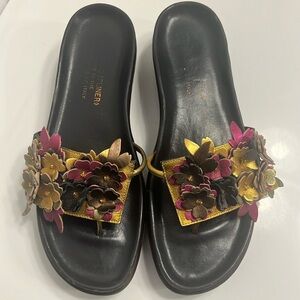 Donald J. Pliner Black and Yellow Slide Sandals